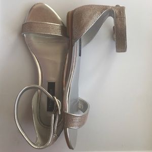 🚩White House Metallic Sandals 7.5